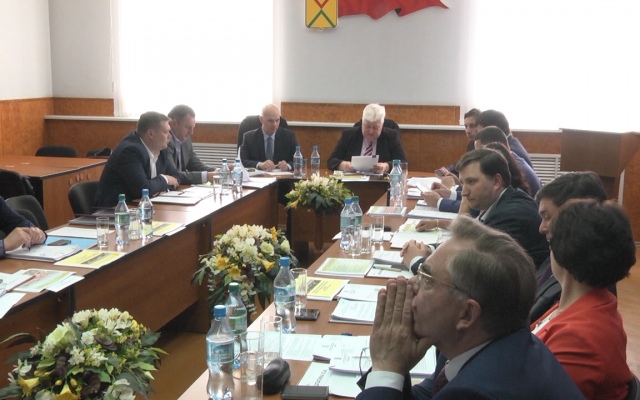 Увековечили память Геннадия Ведерникова, приняли отчет мэра и назначили дату Дня города